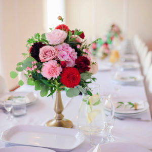 Kwiaty na stole dla gości
