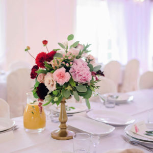 Kwiaty na stole dla gości